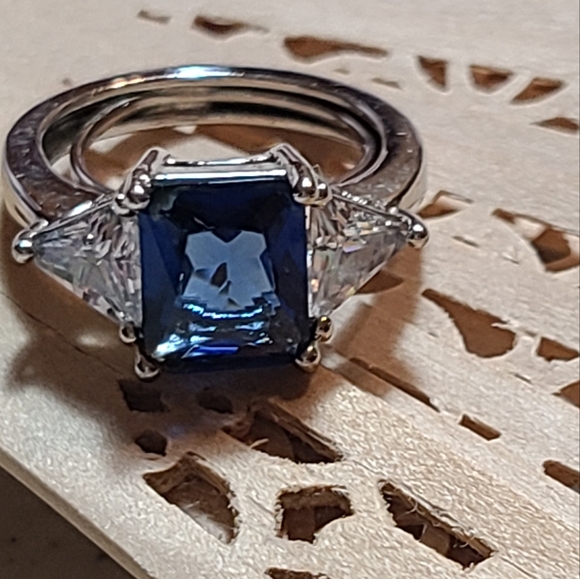 Ladies Ring for sale - Picture 12 of 14